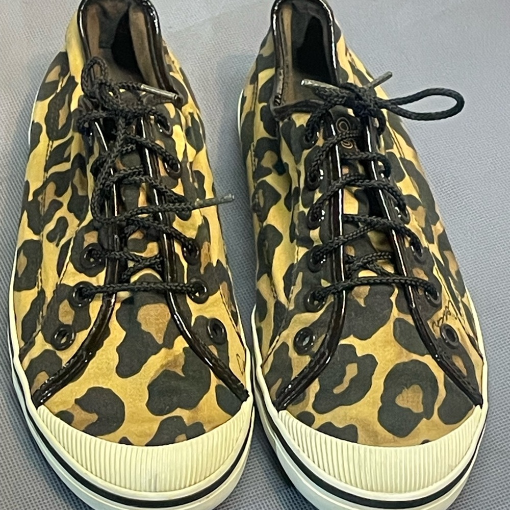 Coach Black and Yellow Logo Detail